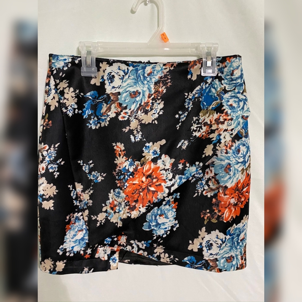 NWT Paper Heart Floral Skirt